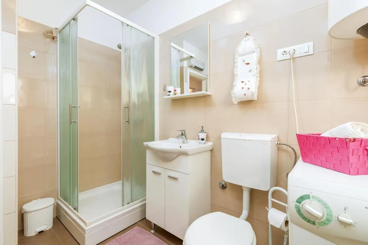 Relax Apartment Ive Pula Croatia