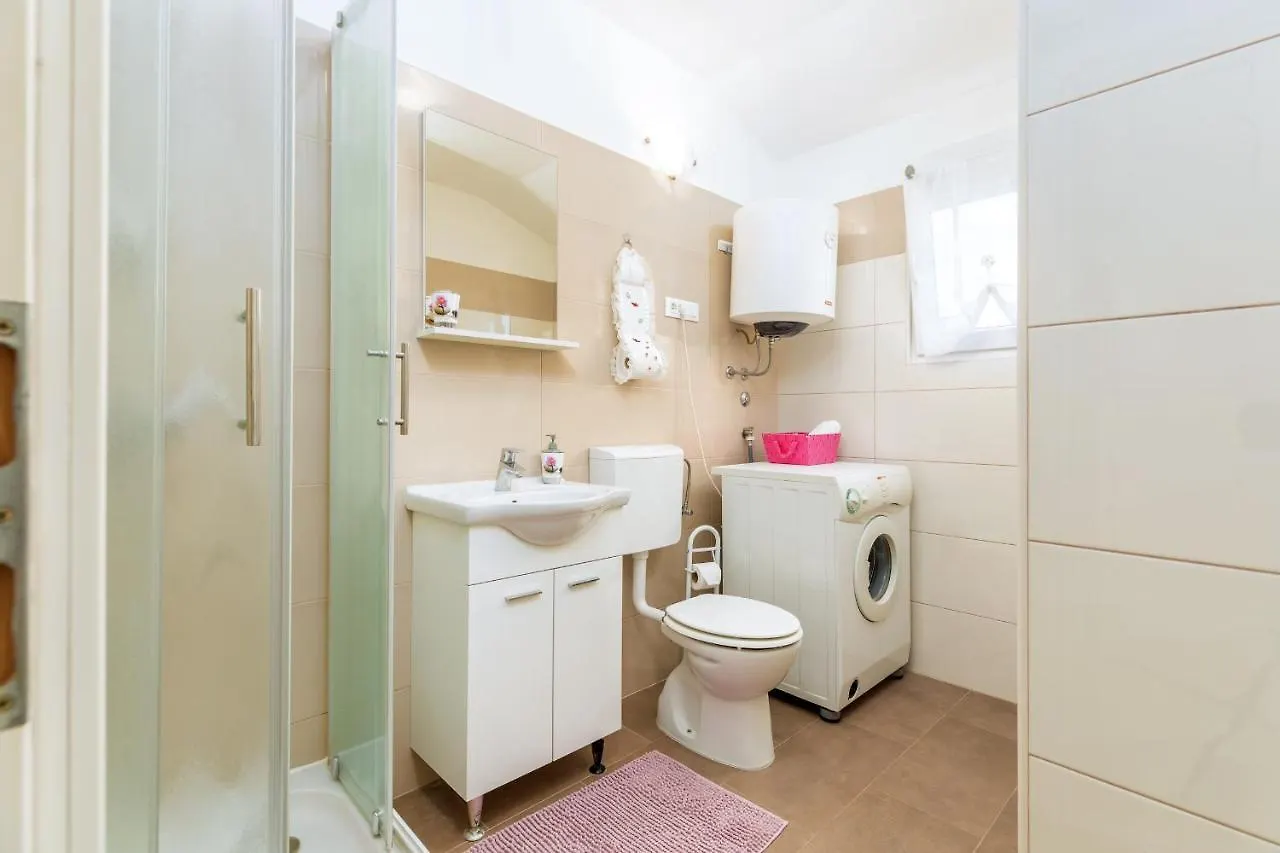 PUY Relax Apartment Ive 0*, פולה קרואטיה